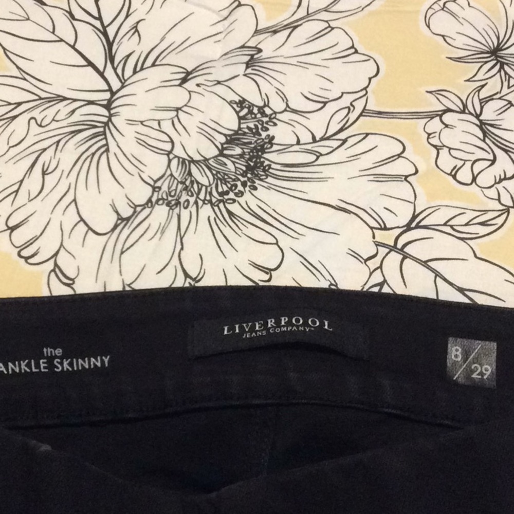 Liverpool Skinny Ankle Black pull on denim